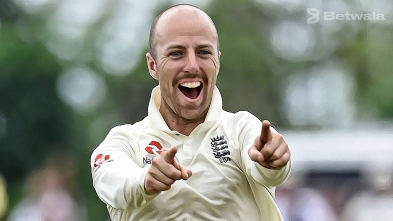 Jack Leach Extends Contract with Somerset