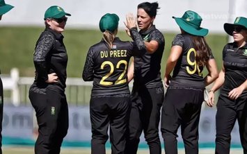 South African Women Teams Wears Black Jersey