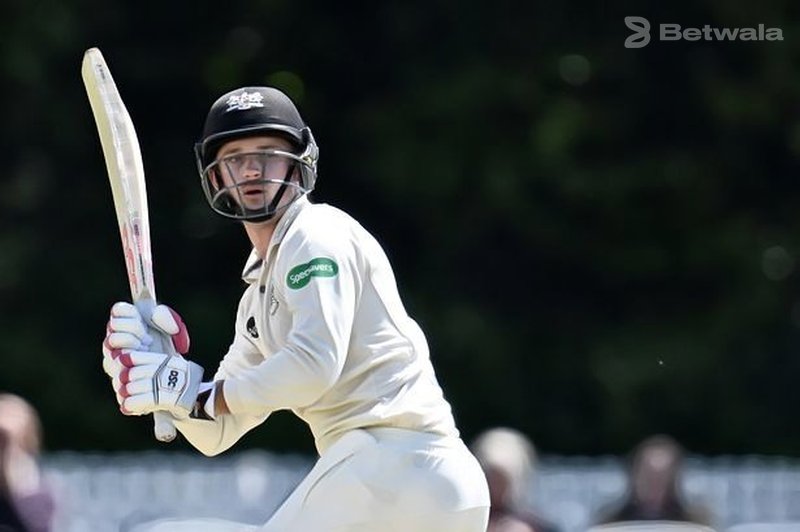 Gareth Roderick Signs Contract with Worcestershire