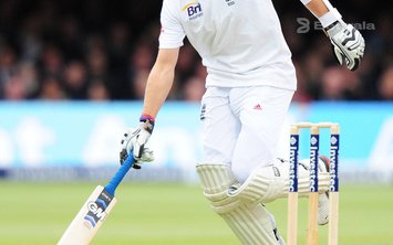 Joe Root becomes the 14th player to reach 10,000 Test runs.