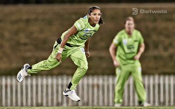 Shabnim Ismail Re-signs with Sydney Thunder